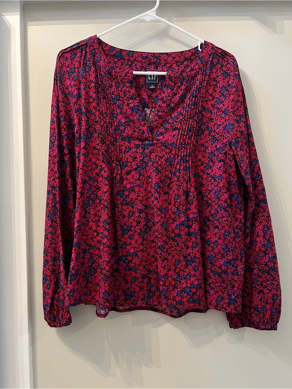 GAP Floral Pintuck V-Neck Blouse in Magenta and Navy